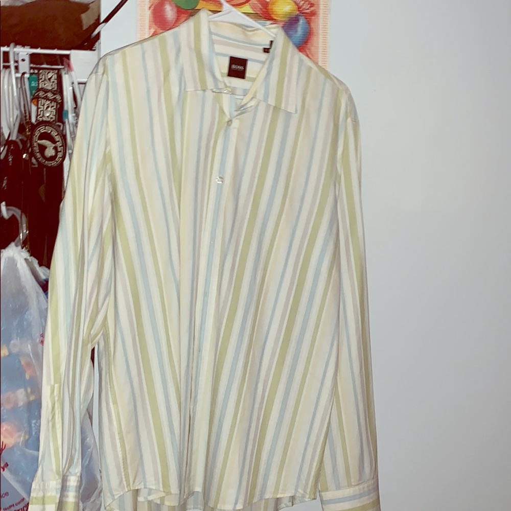 Hugo boss dress shirt for sale. 👔👔